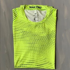 NikePro DriFit Fitted Short sleeve